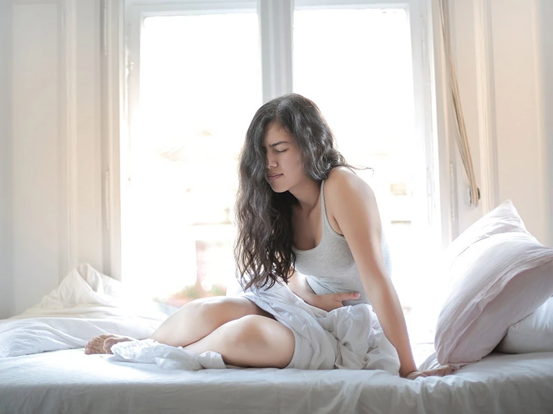 Wanita yang Sakit pada Bagian Perut karena Endometriosis